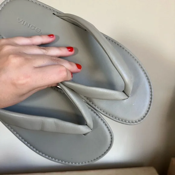 Vince Olexa Leather Flip Flop Sandals - Picture 8 of 10